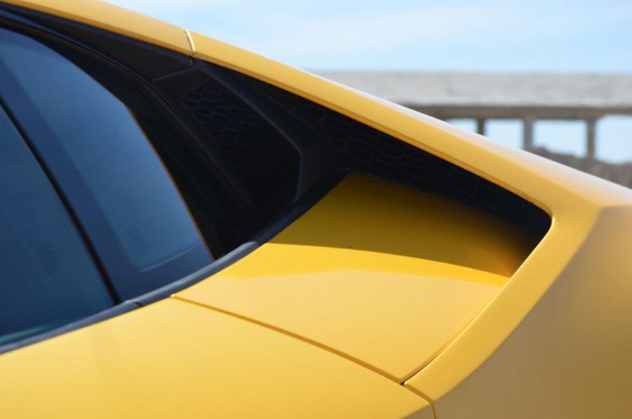 Детали экстерьера Lamborghini Huracan LP610-4 2014 года  (WW) (фото 51 из 153)